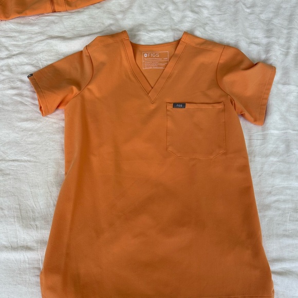 Figs Catarina top Shaka orange - Picture 2 of 5